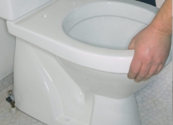 Nyt toilet med montering